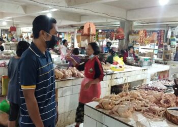 Unit Intelkam Polsek Bangli Monitoring Harga Sembako di Pasar Kidul Bangli