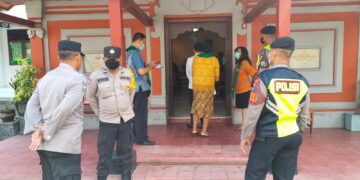 Personil Polsek Bangli Atensi Kegiatan Ibadah Umat Kristiani di Gereja Marga Rahayu Bangli
