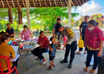 Bhabinkamtibmas Desa Sidan Rutin Pantau Posyandu