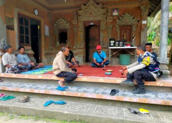 Sambangi Warga Binaan Bhabinkamtibmas Desa Bhuana Giri Sampaikan Pesan Kamtibmas