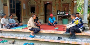 Sambangi Warga Binaan Bhabinkamtibmas Desa Bhuana Giri Sampaikan Pesan Kamtibmas