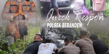 Kapolsek Bebandem Bantu Evakuasi Mobil Tersesat di Desa Sibetan Karangasem