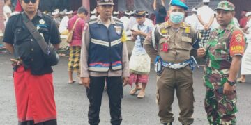 Kehadiran Personil Polsek Abang, Giat Pasar Aman dan Lancar