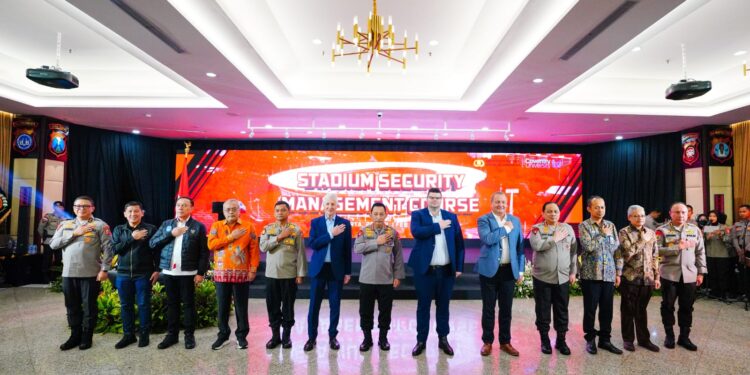 Datangkan Pengajar dari Inggris, Kapolri Komitmen Perbaiki Manajemen Kompetisi Sepak Bola