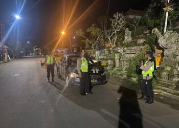 Tingkatkan Patroli Malam, Pawas Bersama Anggota Sambangi Tembat Ibadah