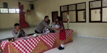 Kapolsek Gianyar Mengajar Anak Sekolah Dasar, Ini Materi yang Disampaikan