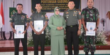 Babinsa Berprestasi Terima Penghargaan Dandim 0707/Wonosobo