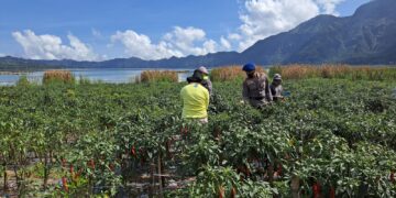 Sat Polairud Polres Bangli Sambangi Aktivitas Warga di Pesisir Desa Buahan