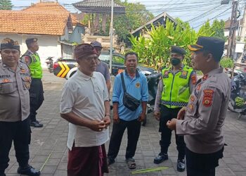 Jumat Curhat, Kapolsek Blahbatuh Blusukan ke Pasar Adat Keramas