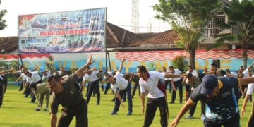 Sinergitas TNI – Polri di Banyuwangi, Laksanakan Senam SKJ 88 Bersama