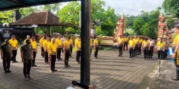 Perkuat Sinergitas, Polsek Kubu bersama TNI Koramil Kubu Gelar Olah Raga Bersama