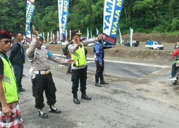 Kapolsek Bangli Pimpin Langsung Pengamanan Soft Launching Sirkuit Drag Race di Desa Landih