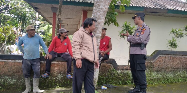 Kanit Binmas Sambangi Warga Sampaikan Pesan Kamtibmas