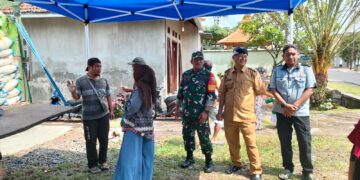 Babinsa Koramil 0825/20 Laksanakan Pendampingan Operasi Pasar Murah di Wilayah Desa Binaan