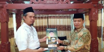 Dr. Abdul Kholik Calon DPD RI 2024 Bersilahturahmi ke KH. Khairullah Al Mujtaba (Gus Itab)