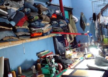 Alhamdulillah, Jelang Lebaran Tukang Vermak Jeans Ini Banjir Orderan