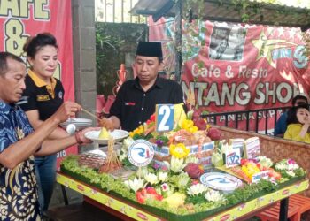 Potong Tumpeng dan Berikan Santunan Anak Yatim Warnai HUT Media Radajatim.co