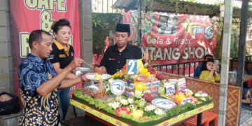 Potong Tumpeng dan Berikan Santunan Anak Yatim Warnai HUT Media Radajatim.co