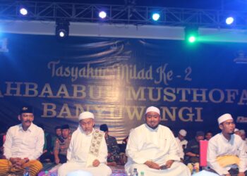 Ribuan Orang Bersholawat dalam Rangka Tasyakur Milad ke 2 Ahbaabul Musthofa Banyuwangi
