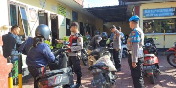 Polsek Kubu Gelar Razia Kendaraan, Lakukan Tindakan Tilang Kepada Pelanggar