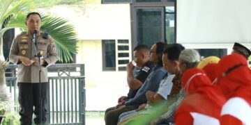 Gebyar Vaksinasi dan Jum’at Curhat, Momen Kapolrestabes Surabaya Mengenal Lebih Dekat Warga Surabaya