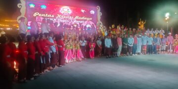 Personil Polsek Bangli Atensi Kegiatan Pentas Kreasi Budaya di Alun- Alun Kota Bangli