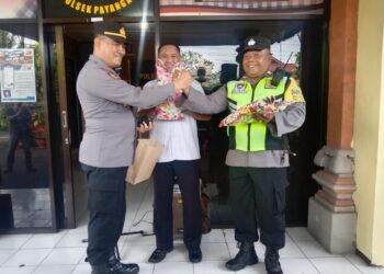 Kinerja Baik, Kapolsek Payangan Berikan Reward Kepada Dua Anggota Terbaik