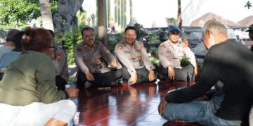 Jum’at Curhat di Ex Pelabuhan Buleleng, Ini yang Disampaikan Kapolres kepada Warga
