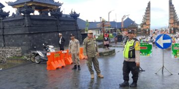 Polsek Rendang Pengamanan Kegiatan Ida Bethara Turun Kabeh Pura Agung Besakih