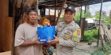 Berbagi di Bulan Suci Ramadhan, Polsek Blahbatuh Serahkan Bantuan Sembako