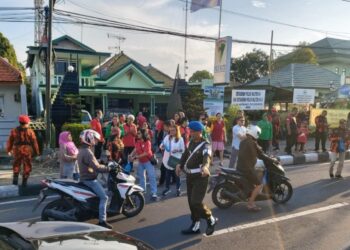 Pererat Antar Lintas Agama, Polisi Militer AD Bagikan 1000 Takjil