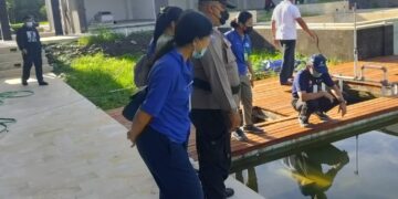Bhabin Singakerta Bersama UPT Puskesmas Ubud II Lakukan Pemantauan Jentik Nyamuk