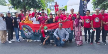 Berburu Berkah Ramadhan, Laros Banyuwangi Berbagi Ribuan Takjil Gratis Kepada Pengguna Jalan