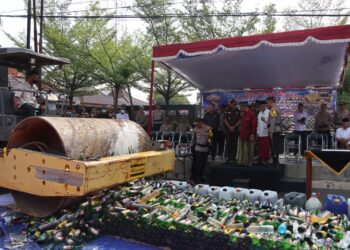 Menghadapi Idul Fitri, Polres Kendal Musnahkan 2.339 Botol Minuman Keras