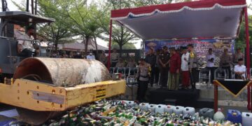 Menghadapi Idul Fitri, Polres Kendal Musnahkan 2.339 Botol Minuman Keras