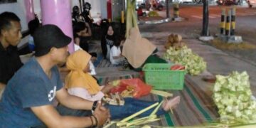 Jelang Idul Fitri 1444 H, Klongsong Ketupat Jadi Buruan Masyarakat Banyuwangi