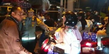 Aksi Heroik Kapolres Karangasem, Prioritaskan Pengendara Bawa Bayi Karena Kelelahan