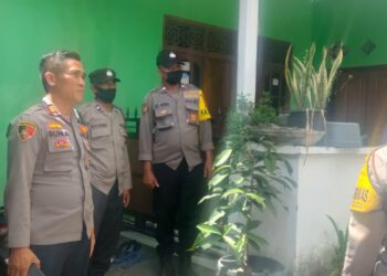 Kapolsek Bebandem Beserta Anggota Laksanakan Patroli ke Rumah – rumah Warga yang Ditinggal Mudik