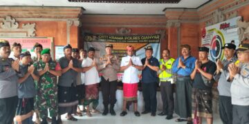 Polsek Gianyar Gelar Jum’at Curhat di Kantor Desa Tulikup