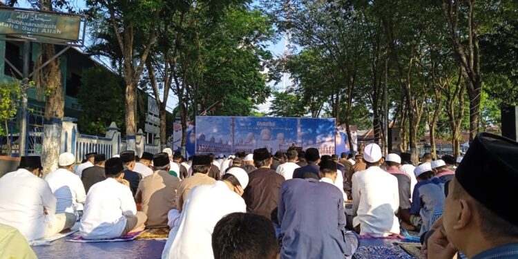 Bupati Sampang Sholat Ied Bersama di Depan Pendopo Trunojoyo, Rayakan Kemenangan Melawan Hawa Nafsu Selama Ramadhan