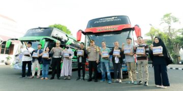 Kapolrestabes Surabaya Lepas Balik Mudik Gratis