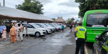 Tingkatkan KRYD Melalui Patroli Dialogis, Pawas Bersama Anggota Sambangi Tempat Wisata Penglipuran
