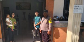 Bhabinkamtibmas Petak Kaja Pengamanan Kegiatan Ibadah Hari Minggu di Gereja Kemah Injil