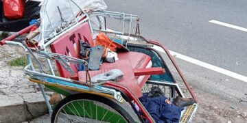 Sepeda Motor Seruduk Becak Akibatkan 2 Orang Terluka