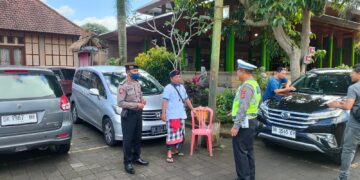 Sambangi Tempat Wisata, Pawas Bersama Anggota Berikan Himbauan Kamtibmas