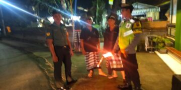 Amankan Kegiatan Piodalan Babinsa Bersinergi dengan Bhabinkamtubmas dan Pecalang