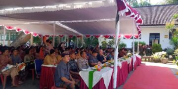 Bhabinkamtibmas Polsek Abang Hadiri Pelepasan Siswa SMA Swastyastu