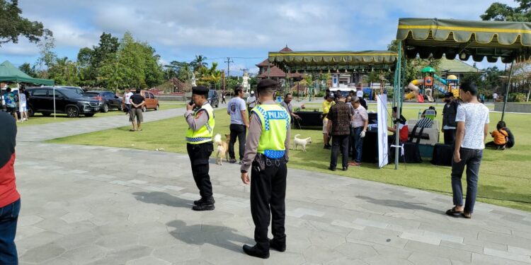 Tingkatkan Patroli Dialogis, Pawas Bersama Anggota Sambangi Alun-alun Bangli