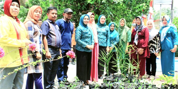 Ketua TP PKK Labuhanbatu Hj. Maya Hasmmita Berikan Pembinaan di Desa Pondok Batu