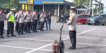 Kapolsek Dukuh Pakis Lakukan Pendekatan Persuasif dan Humanis Unjuk Rasa AMSI di BP2JK